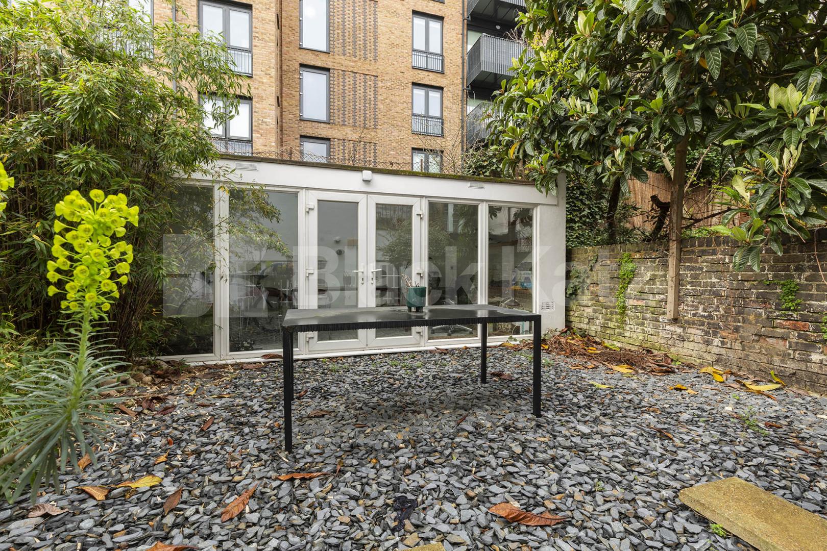 Stunning spacious two bed garden flat within a period house by Regents Park. Oval Road, Regents Park / Camden 